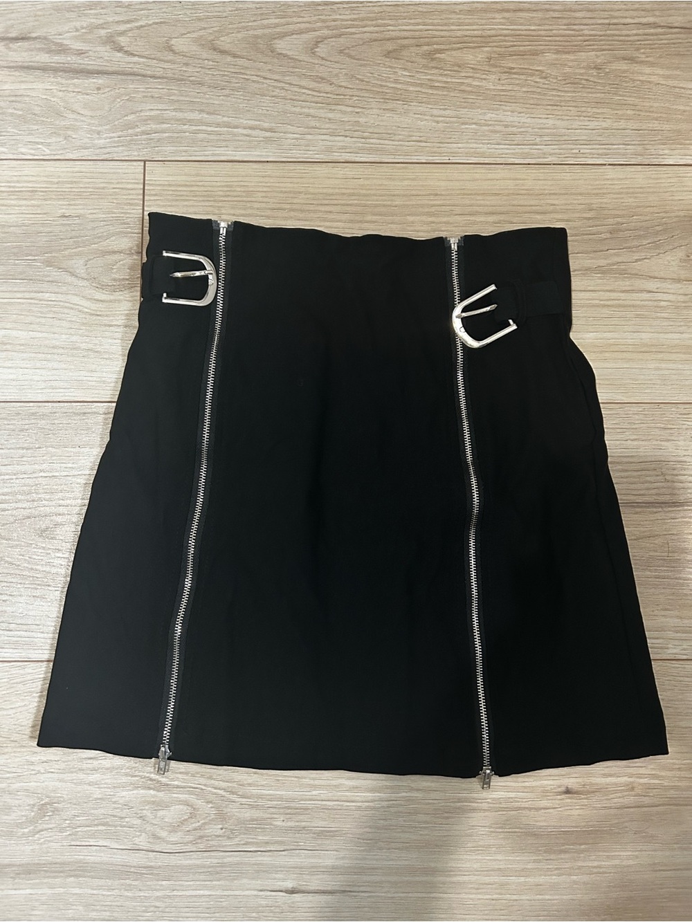 SHEIN Black High-Waist Mini Skirt with Dual Silver Zippers